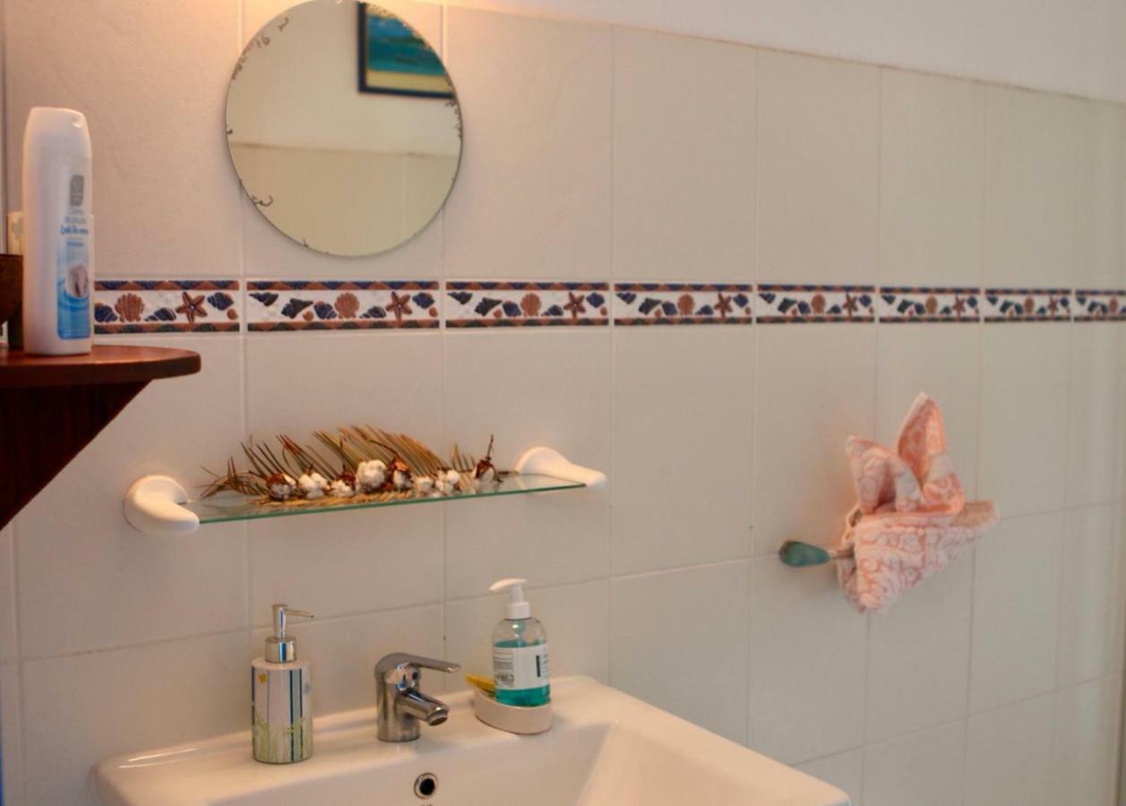 Bed & Breakfast 6 Suites Piscine Et Plage Pointe Faula Le Vauclin Exterior foto
